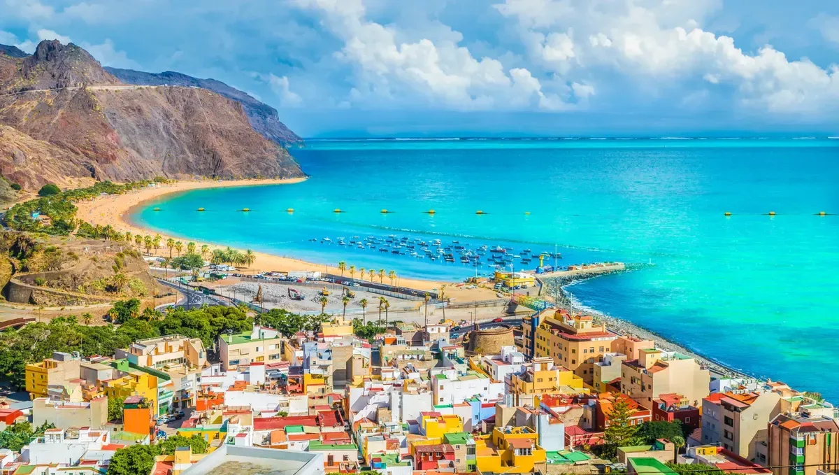 Playa de Las Teresitas with the Anaga mountains, Tenerife – complete guide to Tenerife cannabis clubs and Spanish law