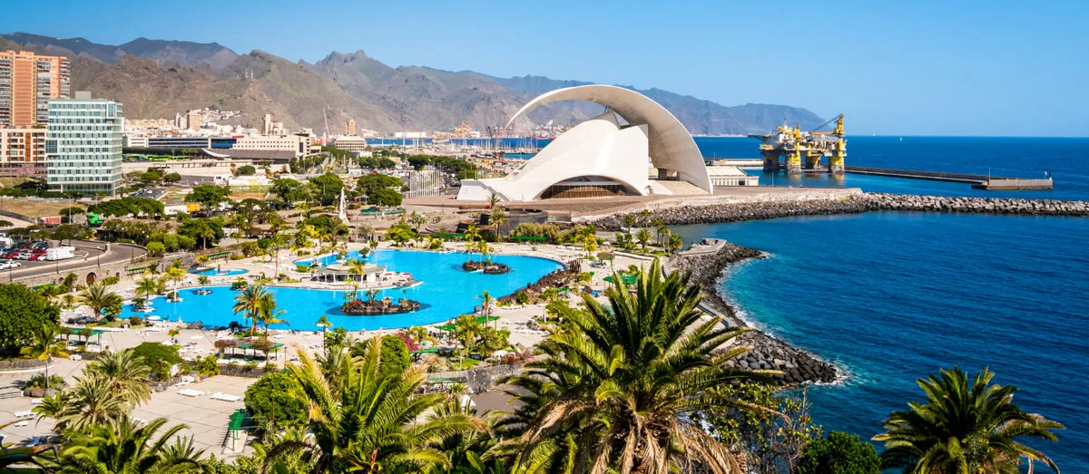 Santa Cruz de Tenerife city centre and harbour with the Anaga mountains – guide to Santa Cruz de Tenerife cannabis clubs